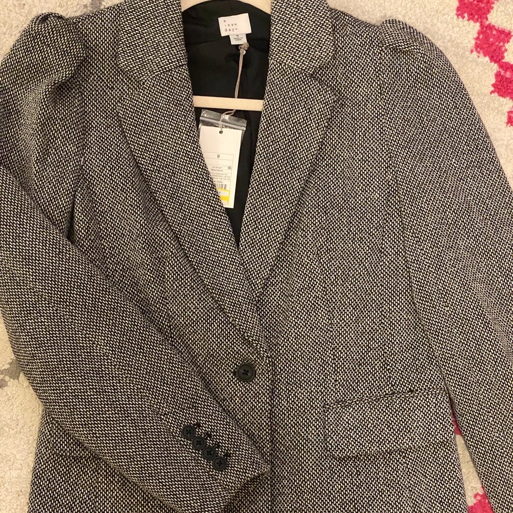 NWT black and white blazer with puff sleeves.